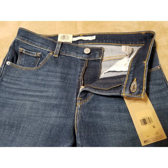 Levi's NWT Bermuda Shorts Denim Jeans Sculpt Mid Rise Slim Through Size 26 Blue - Picture 6 of 14